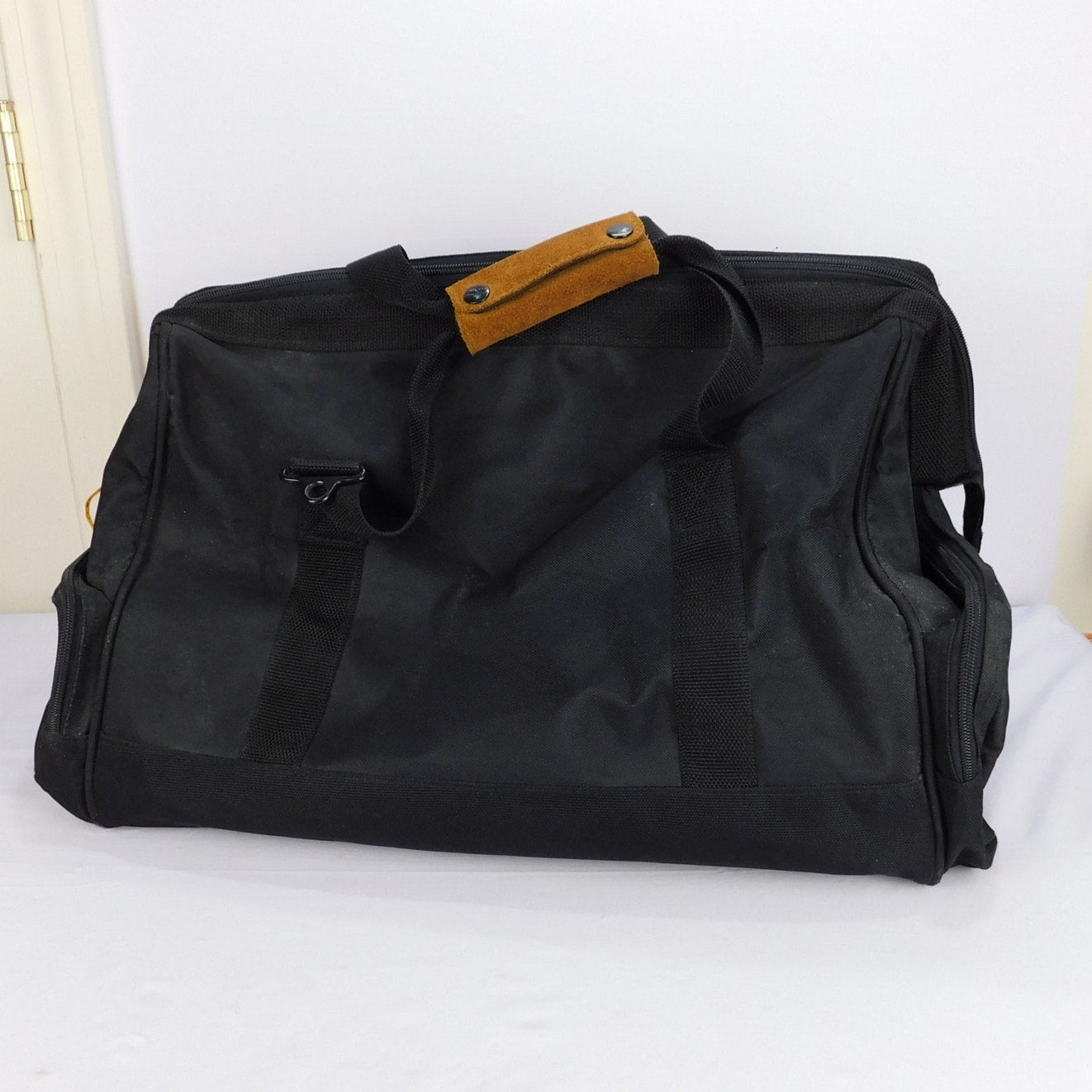 Vintage 90s B.U.M. Equipment Black Duffel Gym Travel Bag Shoulder Strap Black