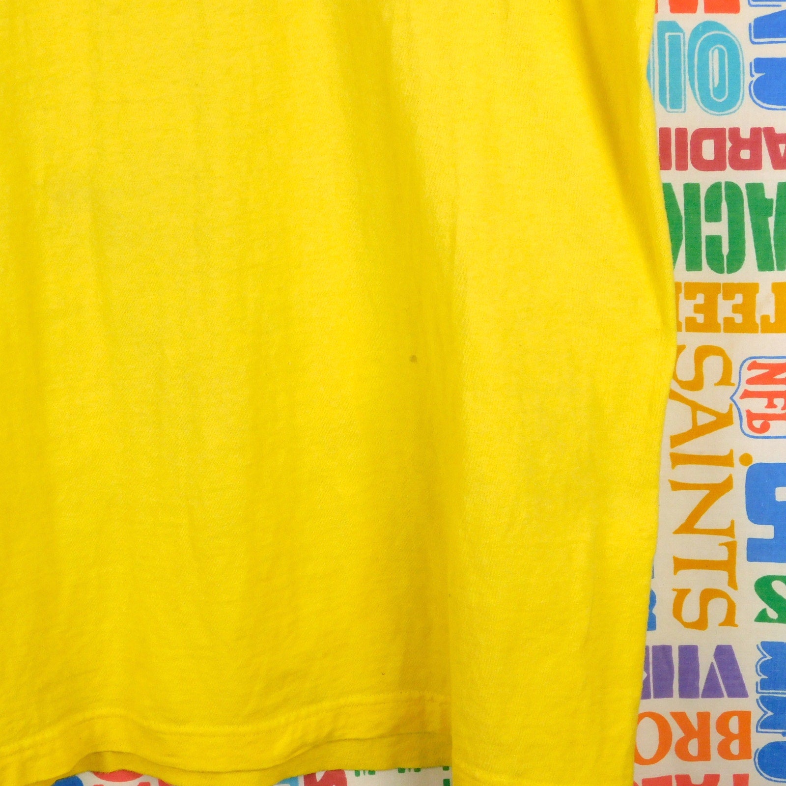 Magic School Bus Logo Graphic T Shirt Size XL Yellow Black Minor Flaws