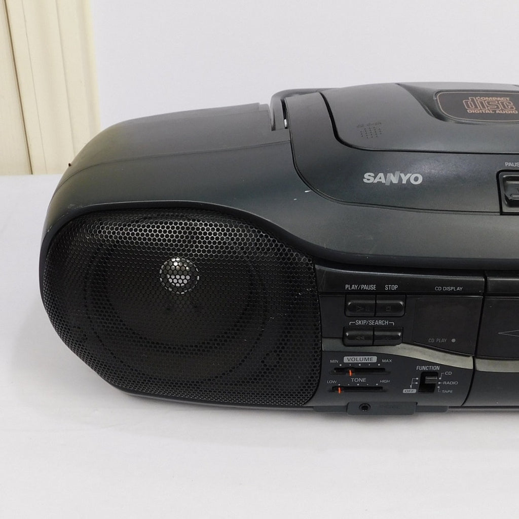 Sanyo MCD-Z2 Portable CD Cassette Boombox AM FM Radio Tested Working Vintage 90s