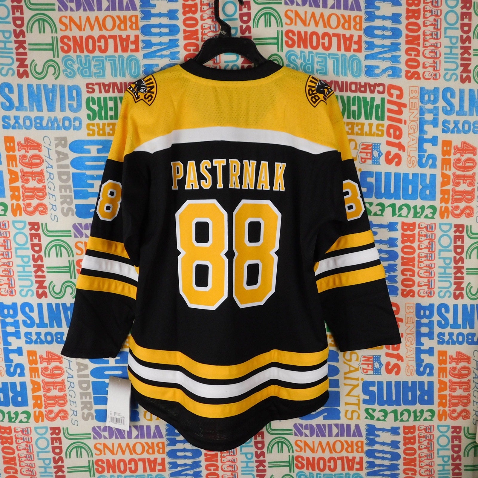 Boston Bruins David Pastrnak Jersey - Size Youth L/XL (NWT, can fit adults)