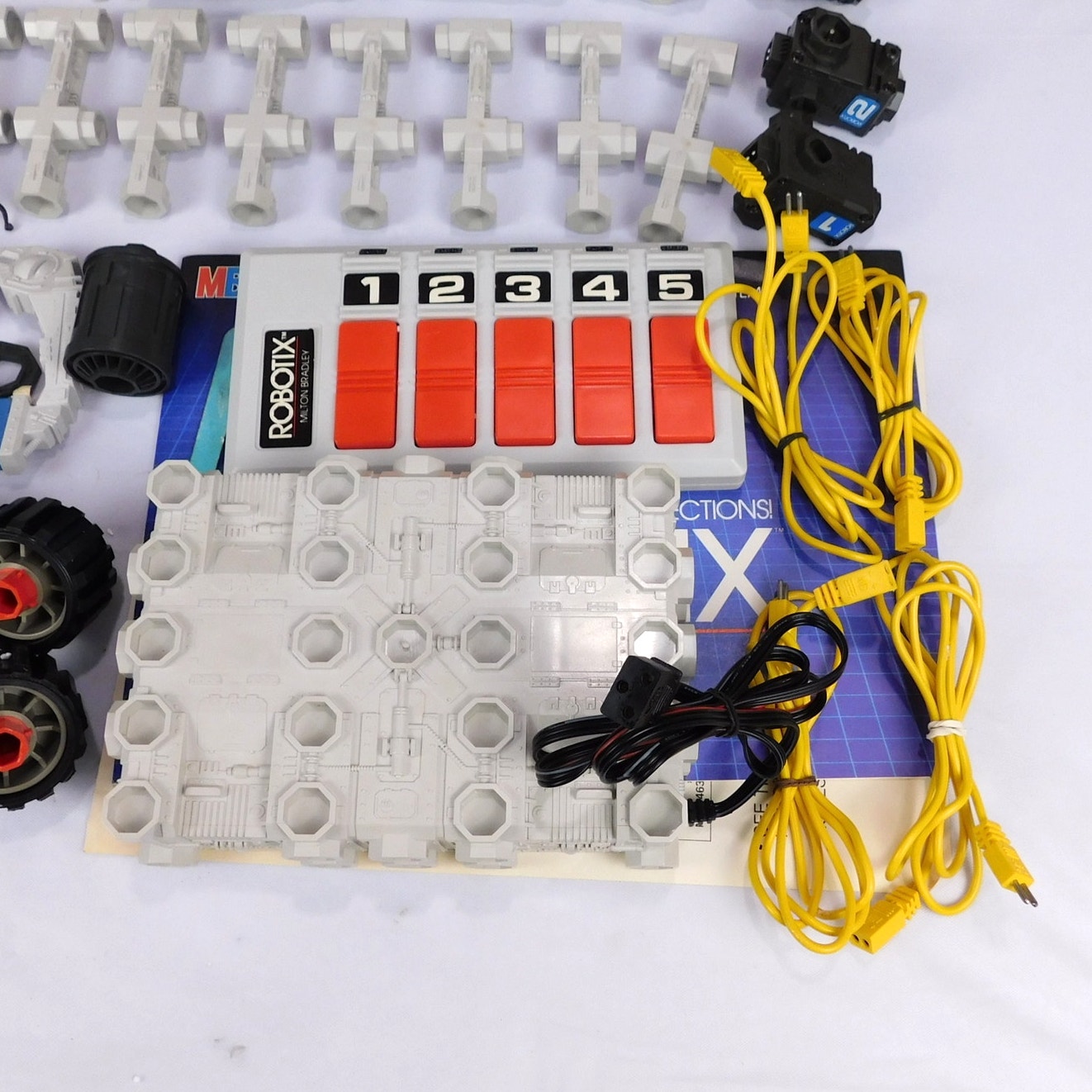 Milton Bradley Robotix R-2000 Set 4432 ARGUS No Figure 99% Complete 1985 Retro