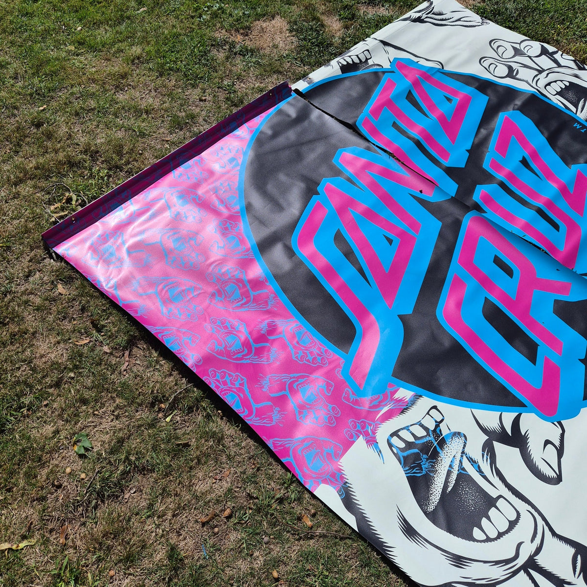 Santa Cruz Screaming Hand Zumiez Display Banner Set 44x102 Skate Store Promo