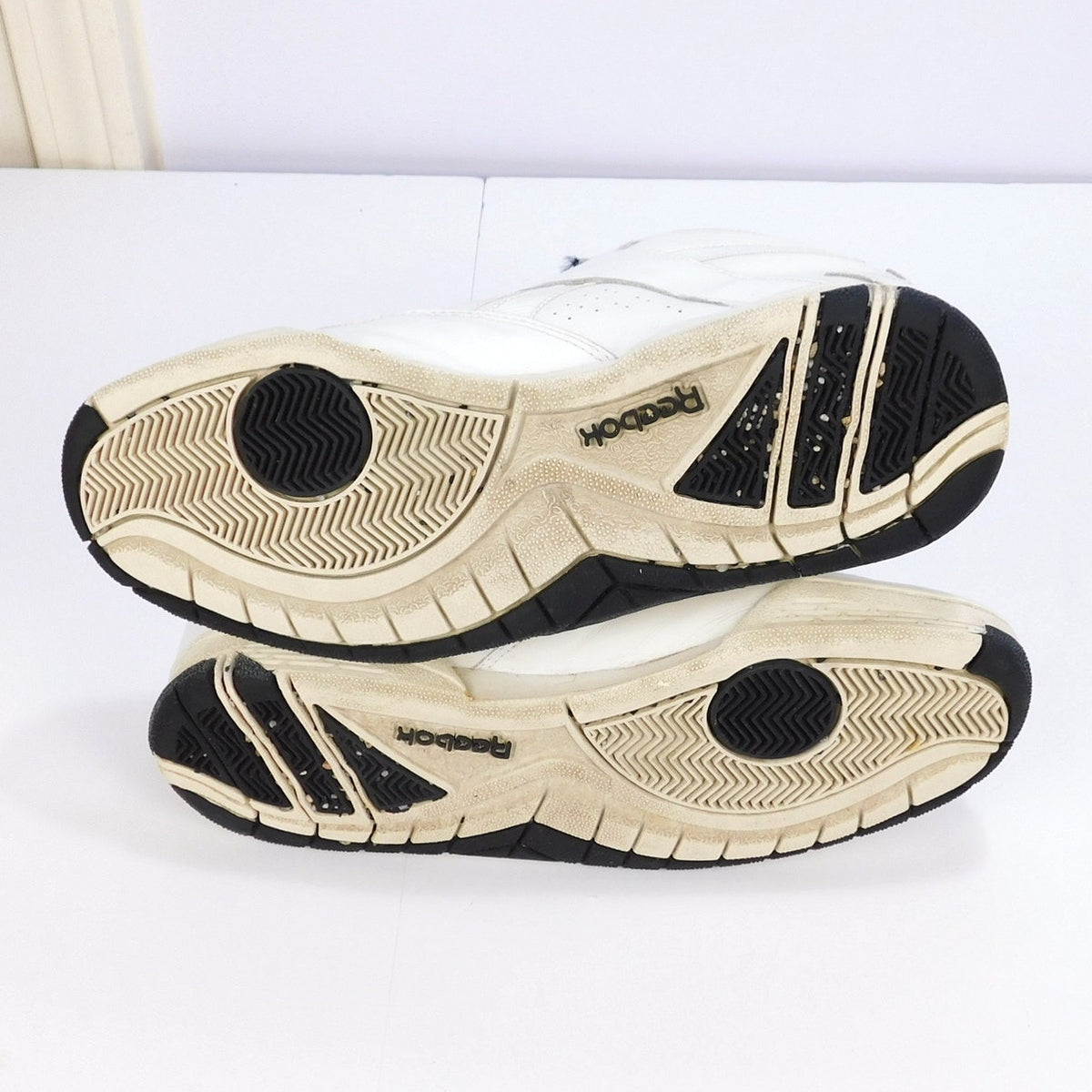 Vintage Reebok 4-R8250 White Black Mid Top Sneakers Mens Size 10 Basketball 90s