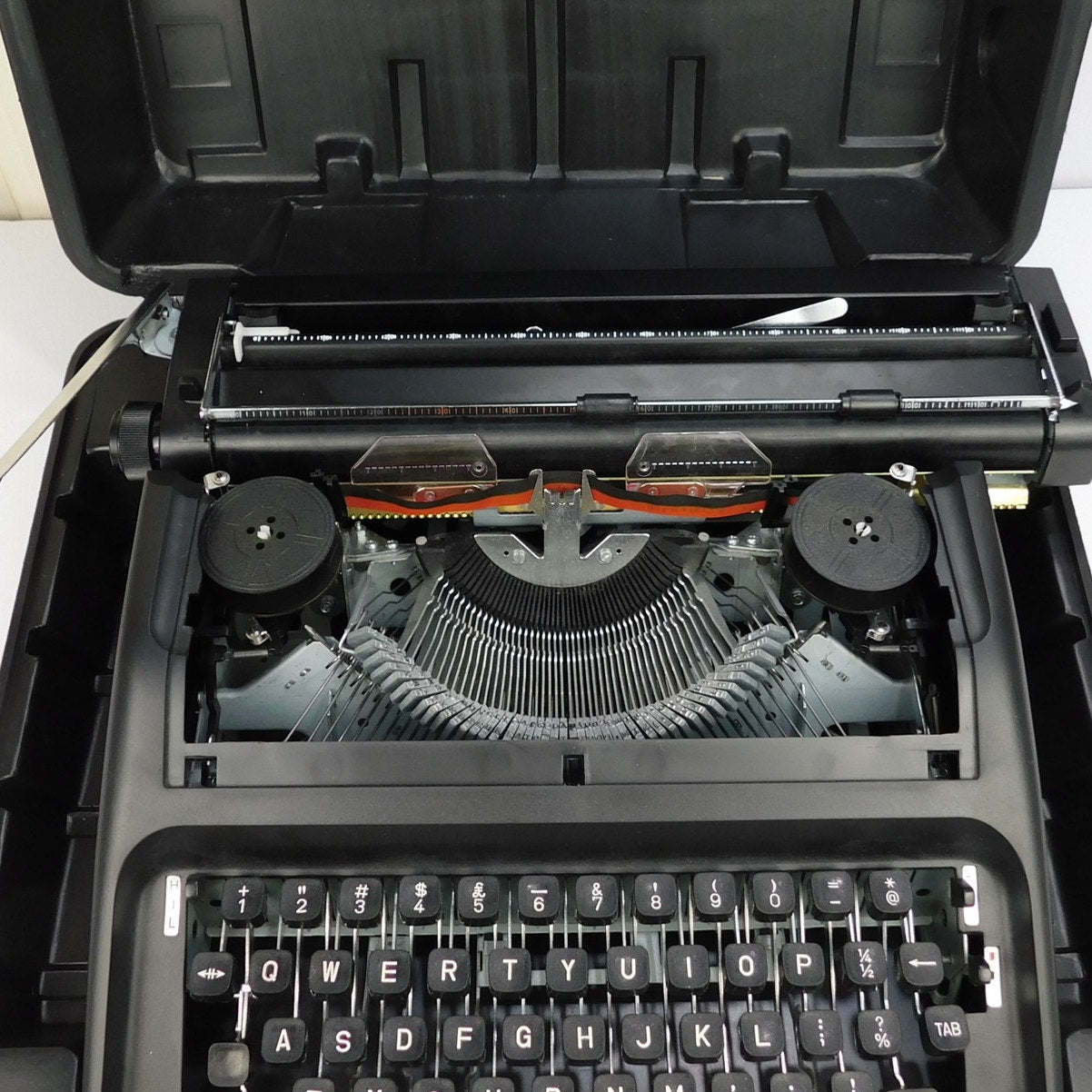 Royal Epoch Portable Manual Typewriter Black w/ Hard Carrying Case Tested