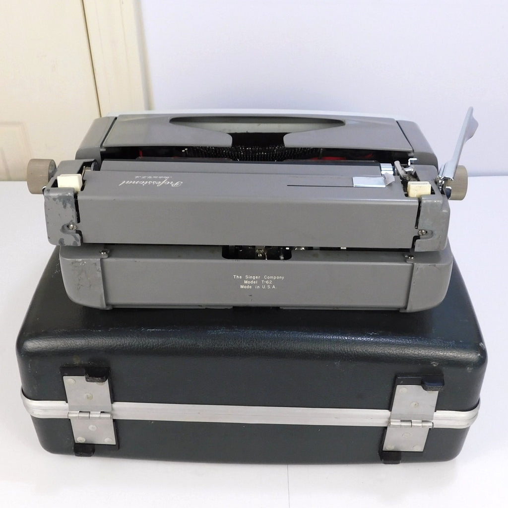 Singer Professional T-62 Manual Typewriter Royal Safari Case Key Serviced