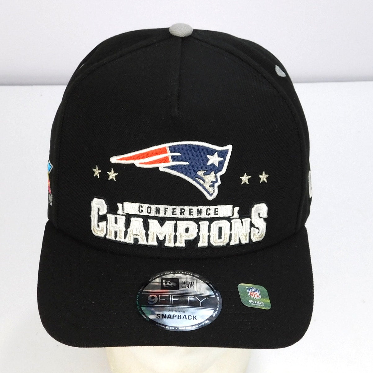 New England Patriots New Era 2025 AFC Champions Locker Room Hat - OSFA, NWT