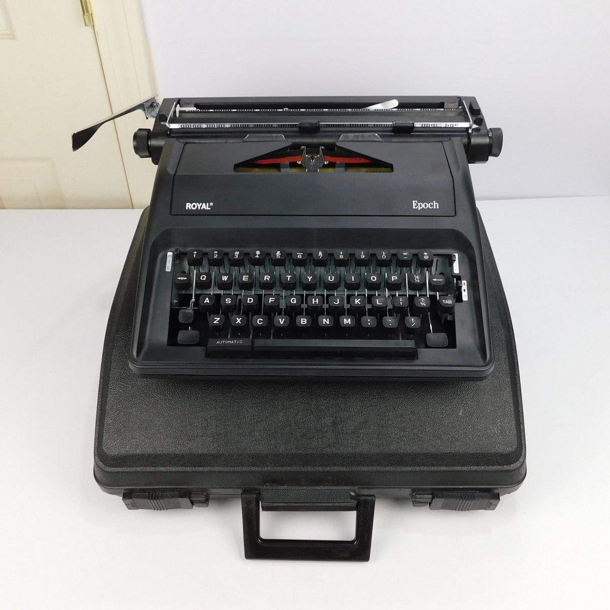 Royal Epoch Portable Manual Typewriter Black w/ Hard Carrying Case Tested