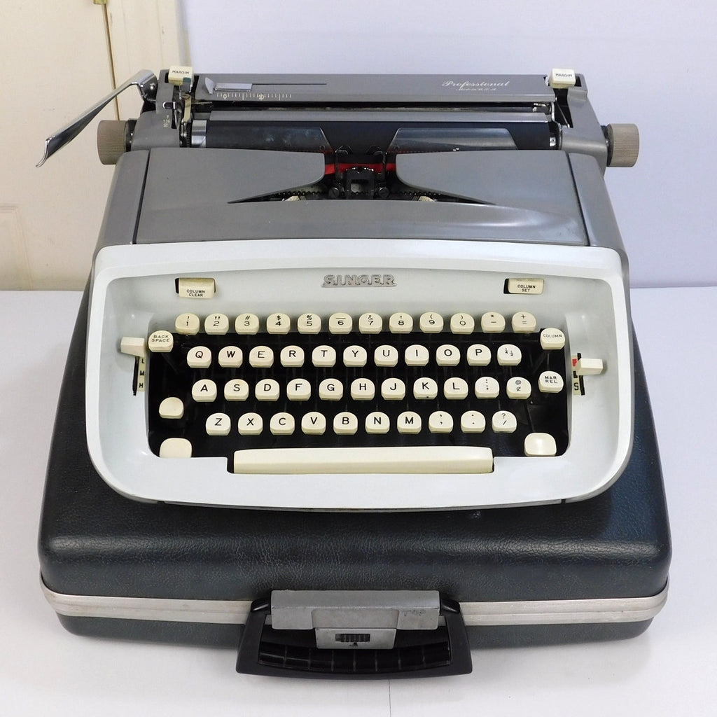 Singer Professional T-62 Manual Typewriter Royal Safari Case Key Serviced
