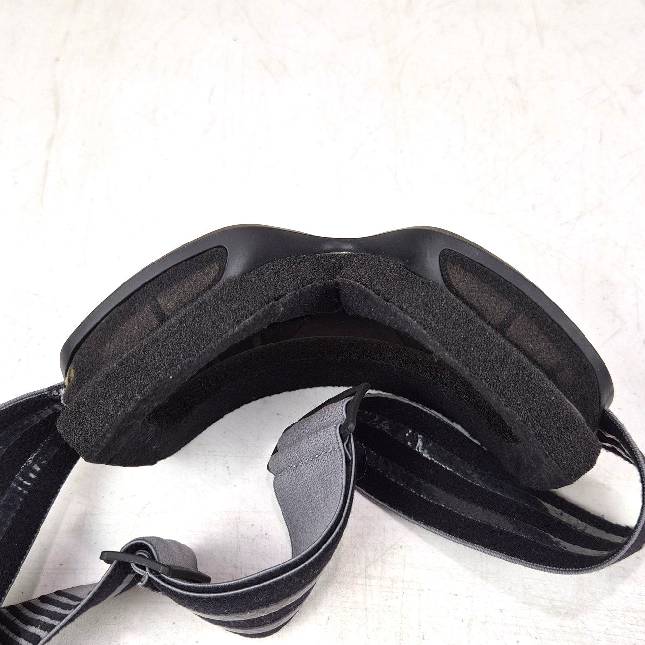 Giro Verge Ski Snowboard Goggles Black Frame Brown Amber Lens Vented Adjustable