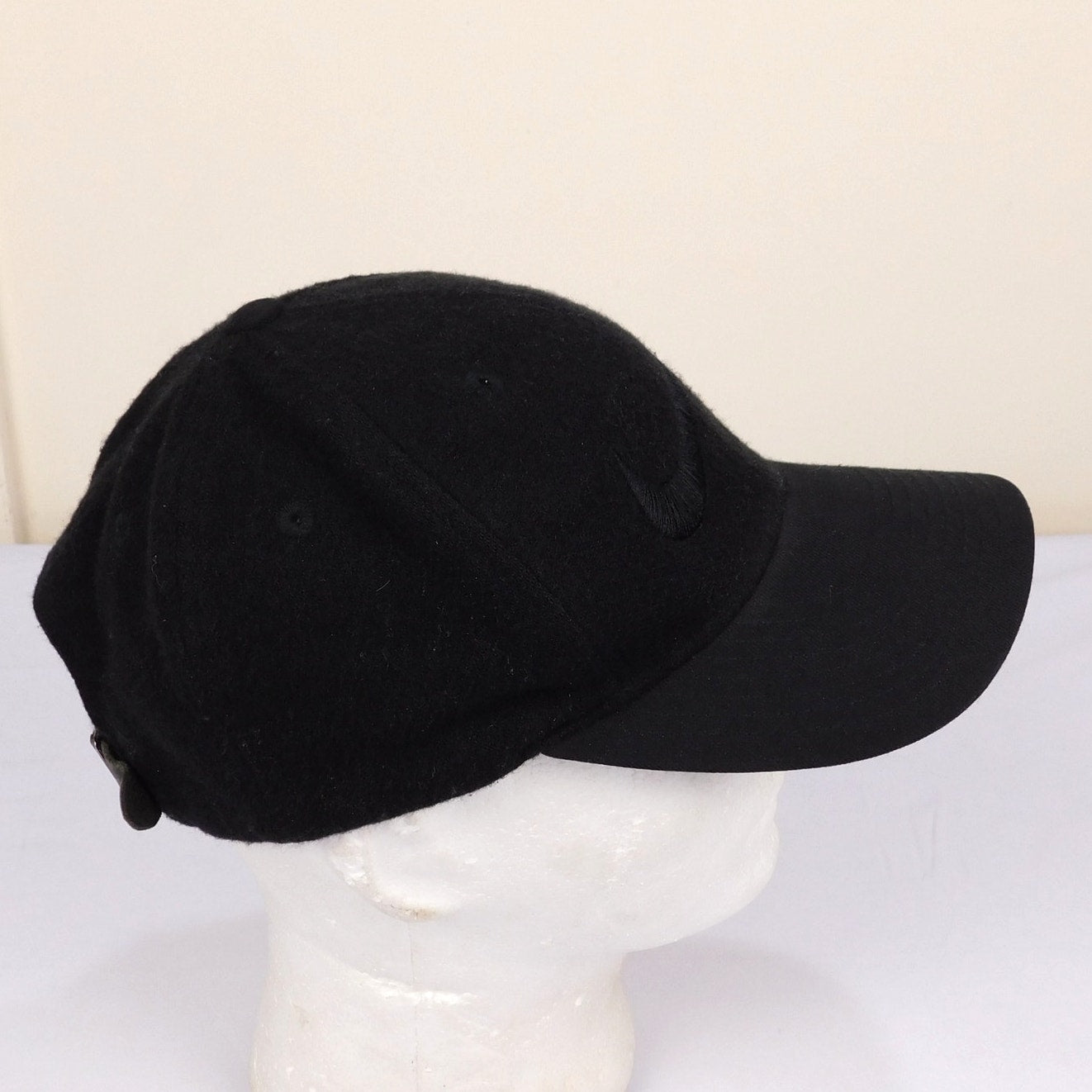 90s/Y2K Nike Black Tonal Swoosh Wool Strapback Hat - Adjustable