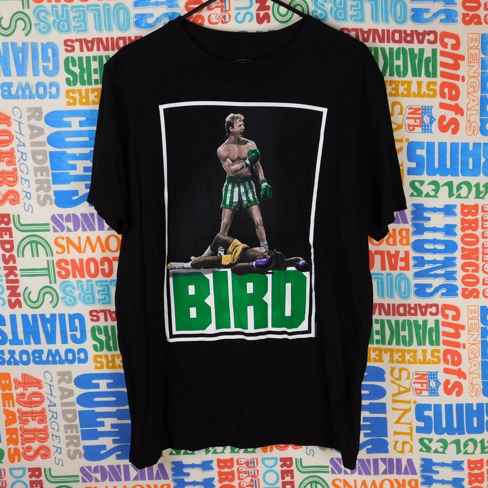 Boston Celtics Larry Bird Boxing Graphic T Shirt - Size L