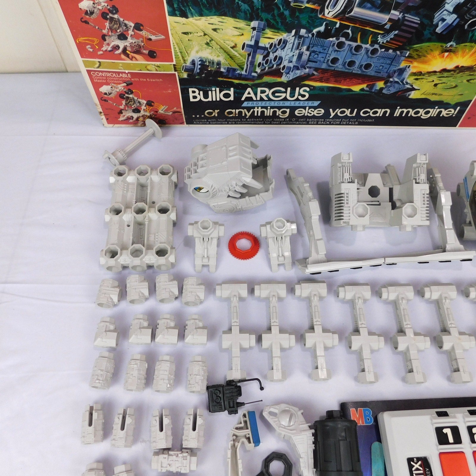 Milton Bradley Robotix R-2000 Set 4432 ARGUS No Figure 99% Complete 1985 Retro