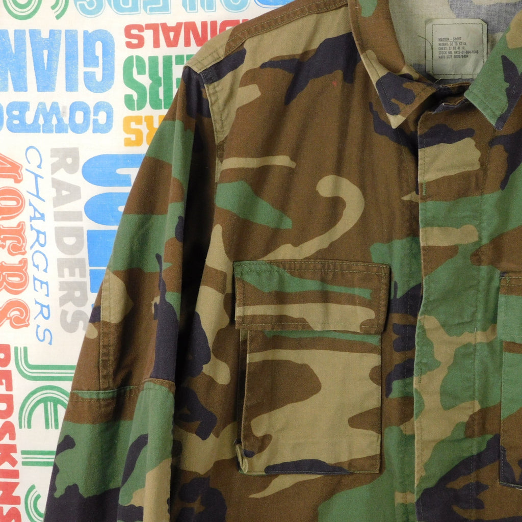 1999 US Army Woodland Camo Military Jacket - Size M