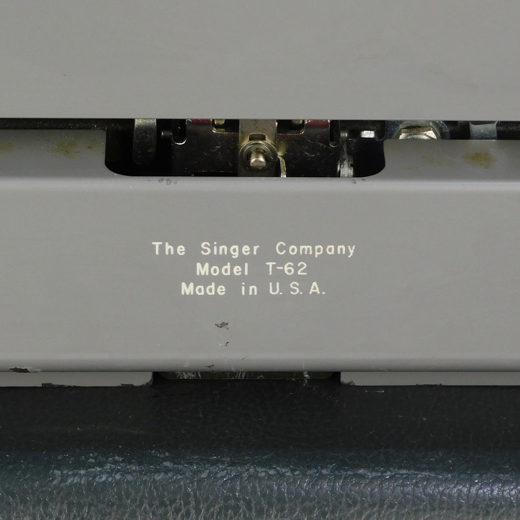 Singer Professional T-62 Manual Typewriter Royal Safari Case Key Serviced