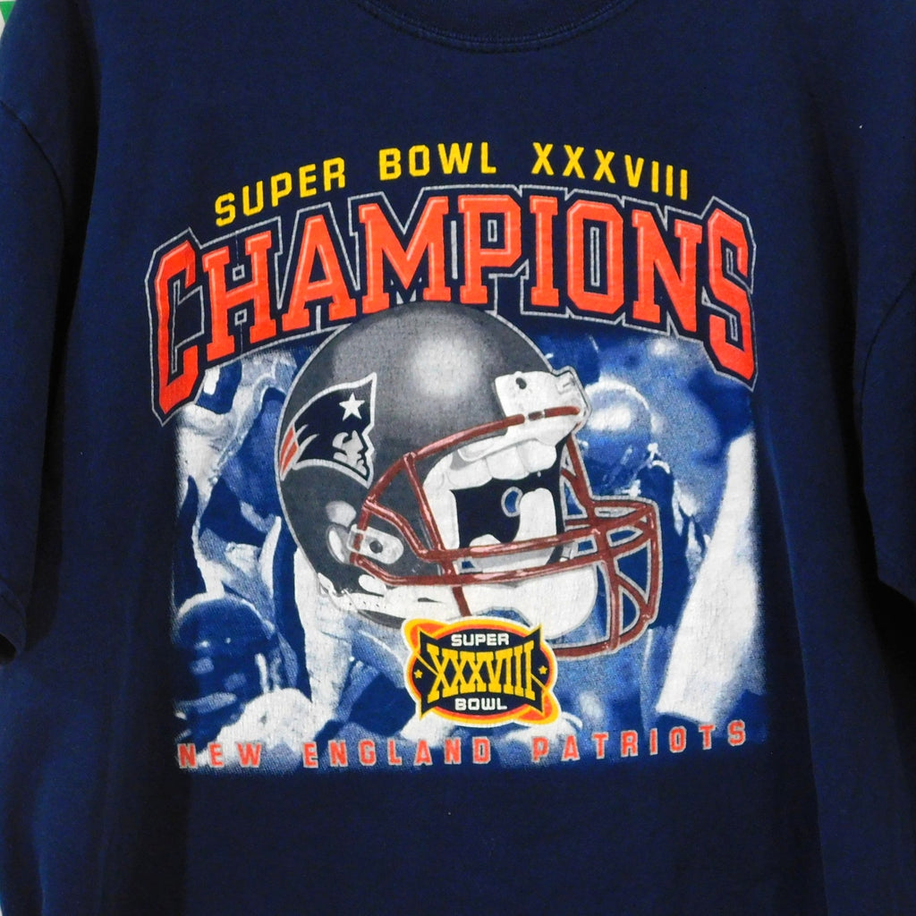 Vintage New England Patriots Super Bowl 38 Champs T Shirt Size L Helmet Graphic