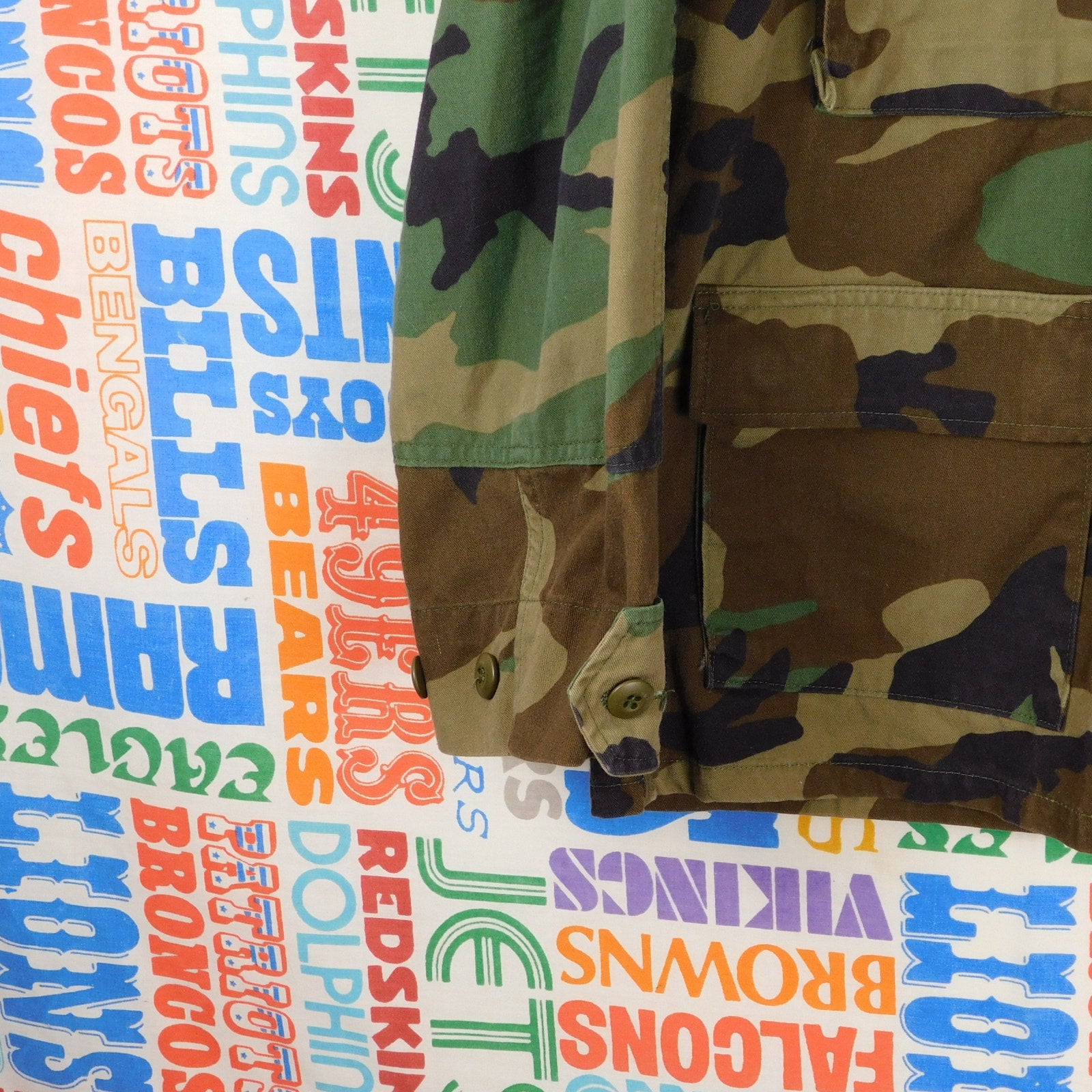 1999 US Army Woodland Camo Military Jacket - Size M