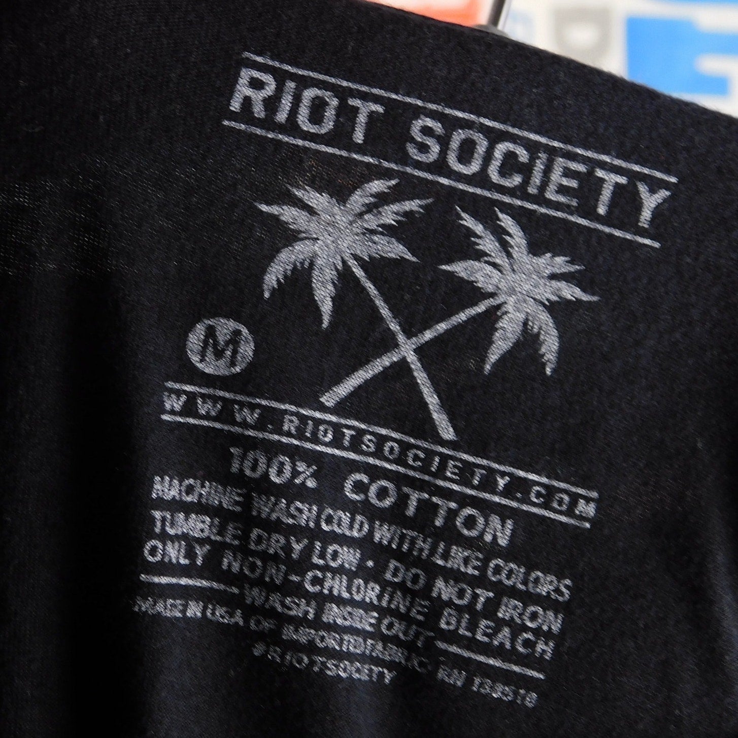 Riot Society Jaws Great Wave Graphic T Shirt - Size M