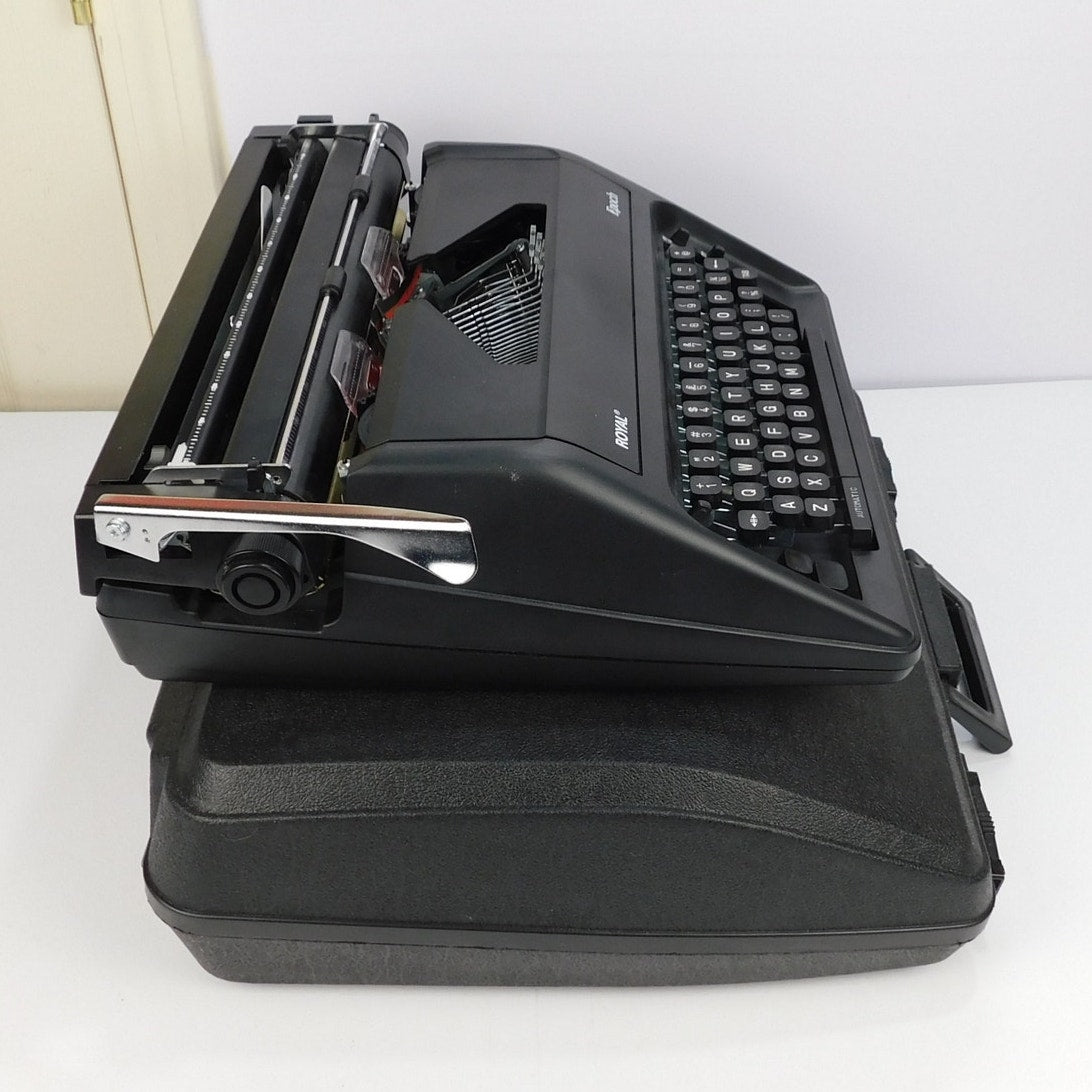 Royal Epoch Portable Manual Typewriter Black w/ Hard Carrying Case Tested