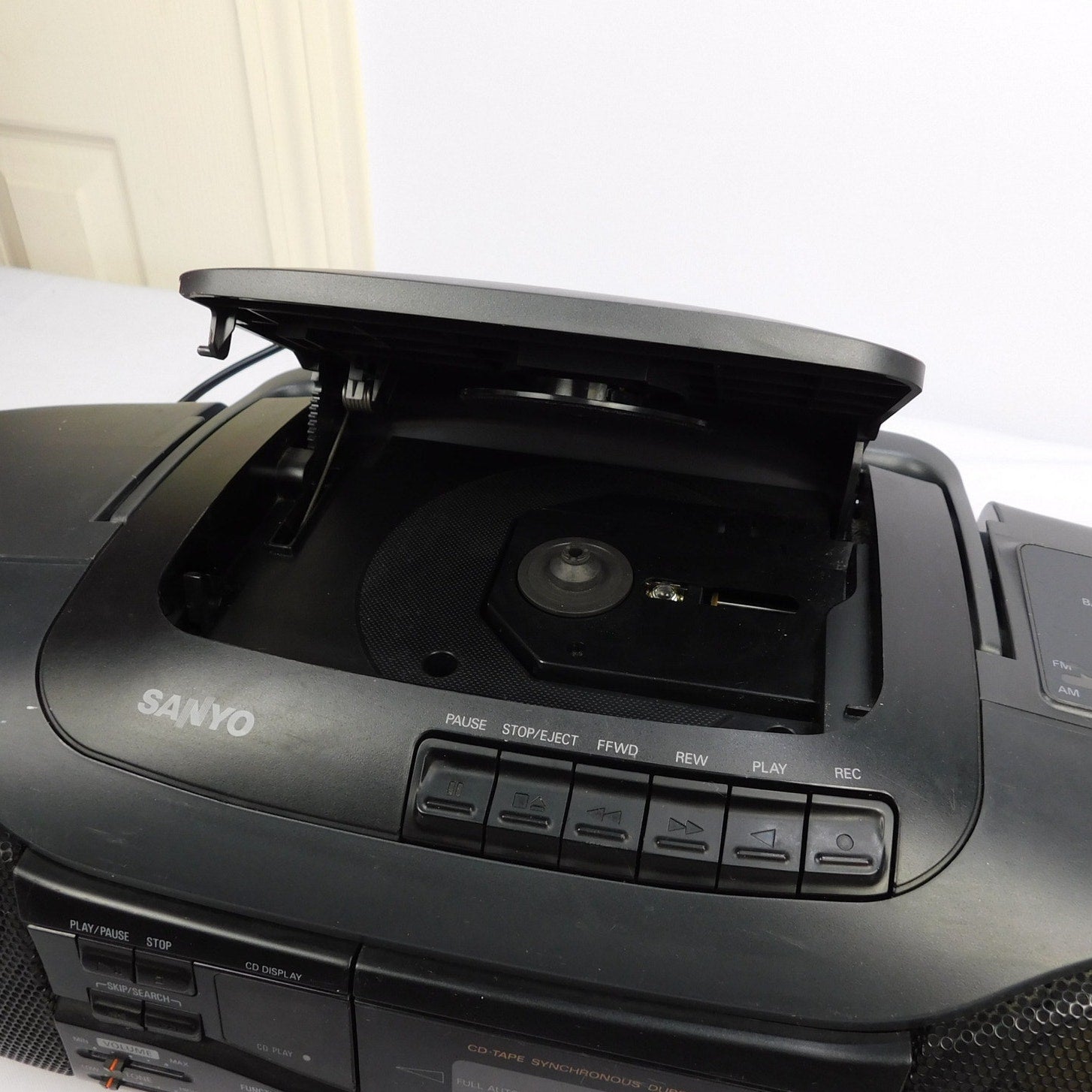 Sanyo MCD-Z2 Portable CD Cassette Boombox AM FM Radio Tested Working Vintage 90s