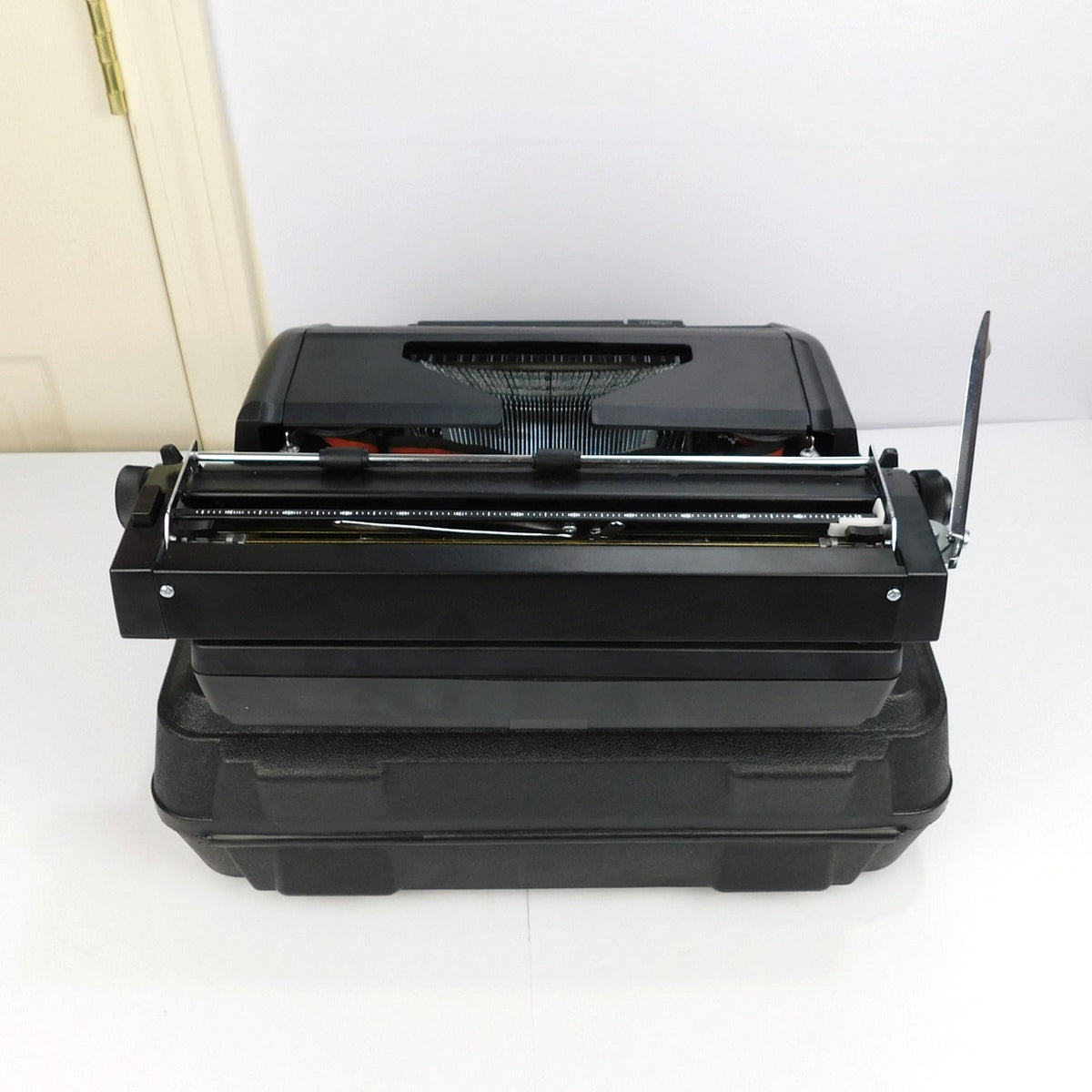 Royal Epoch Portable Manual Typewriter Black w/ Hard Carrying Case Tested