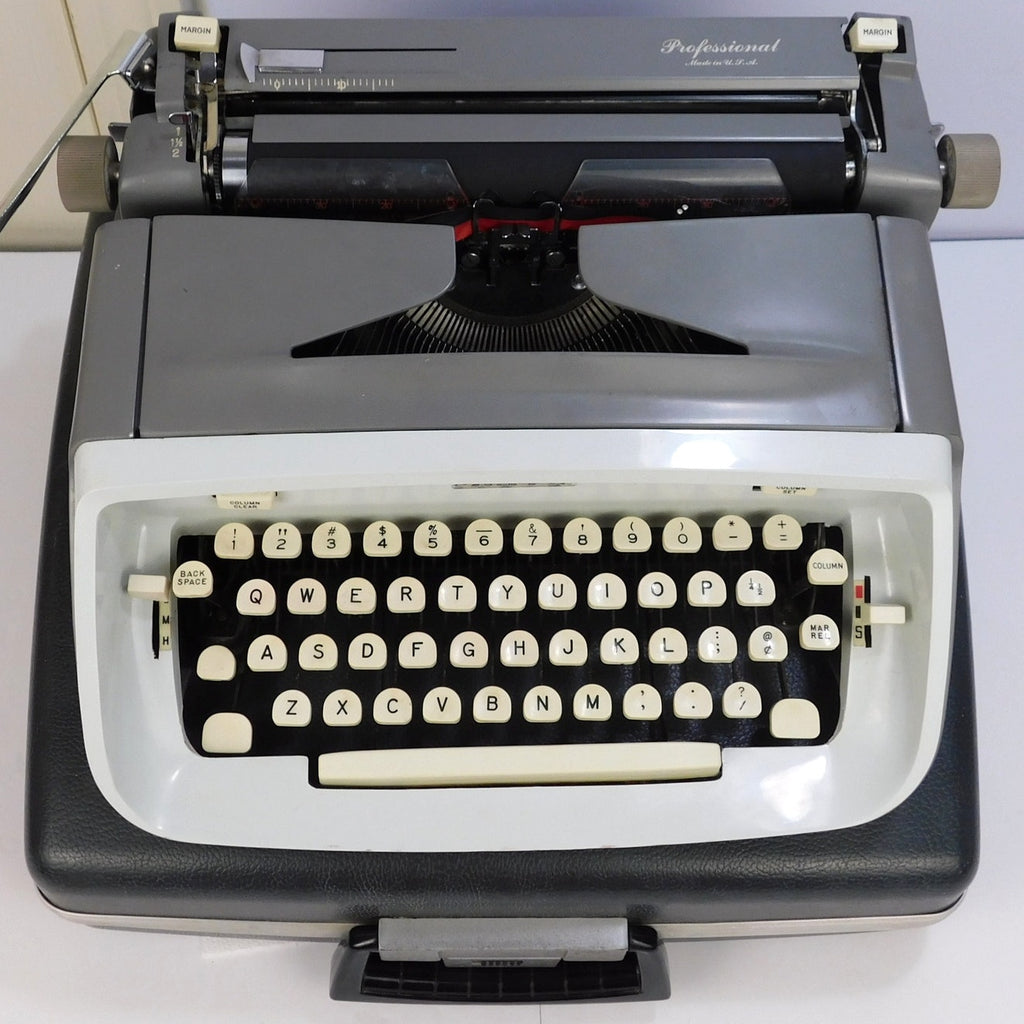 Singer Professional T-62 Manual Typewriter Royal Safari Case Key Serviced
