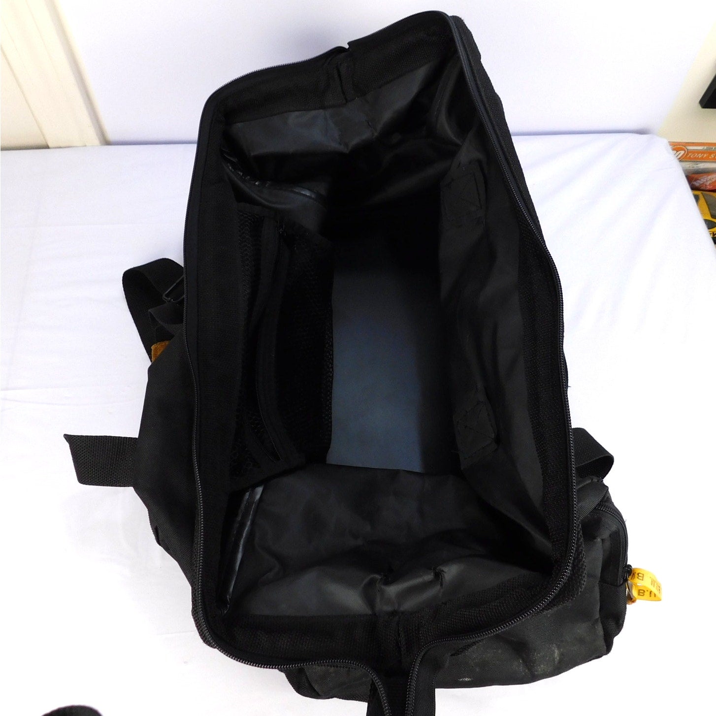 Vintage 90s B.U.M. Equipment Black Duffel Gym Travel Bag Shoulder Strap Black