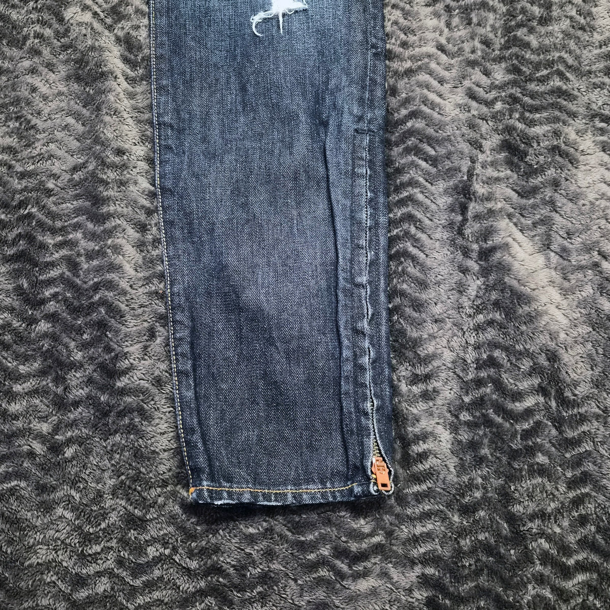 True Religion Gwen Distressed Skinny Jeans - Women's Size 29, NWT