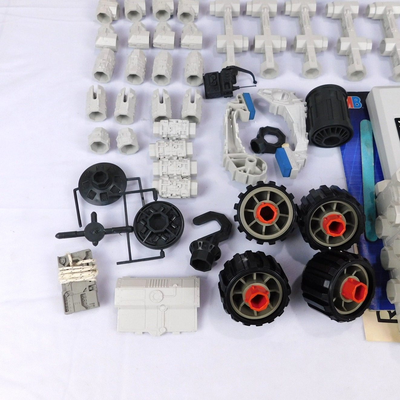 Milton Bradley Robotix R-2000 Set 4432 ARGUS No Figure 99% Complete 1985 Retro