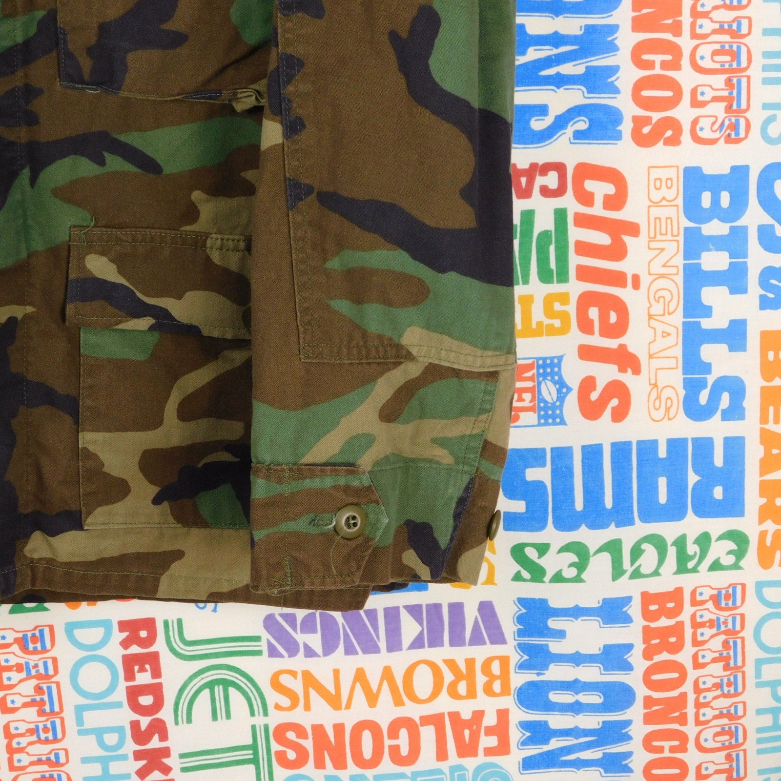 1999 US Army Woodland Camo Military Jacket - Size M